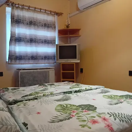 Levendula Vendeghaz Apartment Hajduszoboszlo Room photo